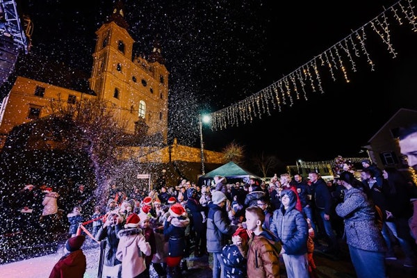 zimska pravljica trojica